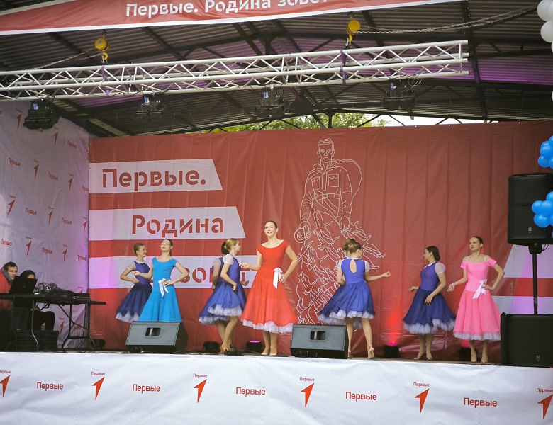 Творческие коллективы ДЮЦ "На Комсомольской" на торжественном концерте в рамках патриотического фестиваля " Первые. Родина зовёт"