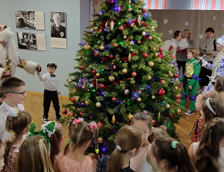 Театрализованные новогодние представления с участием Деда Мороза и Снегурочки