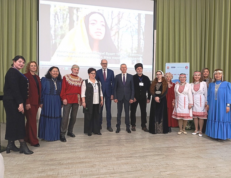 Продолжается просветительский марафон в рамках регионального проекта "В единстве - наша сила!". Команда Общественной палаты Калининградской области, совместно с АНО «Национальные культурные приоритеты», национально-культурными сообществами и Детско-юношес