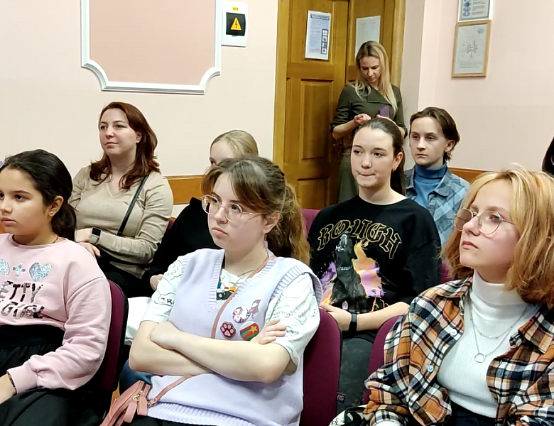 Участники Школы журналистики "Проба пера" в гостях у ДЮЦ "На Комсомольской"