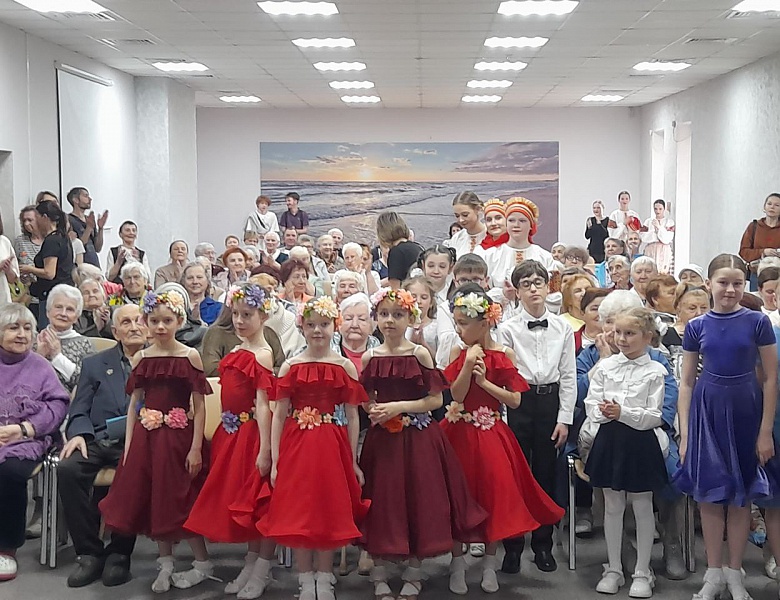 Патриотическая акция «Звёздный Победный май!» для ветеранов Госпиталя войн Калининградской области.