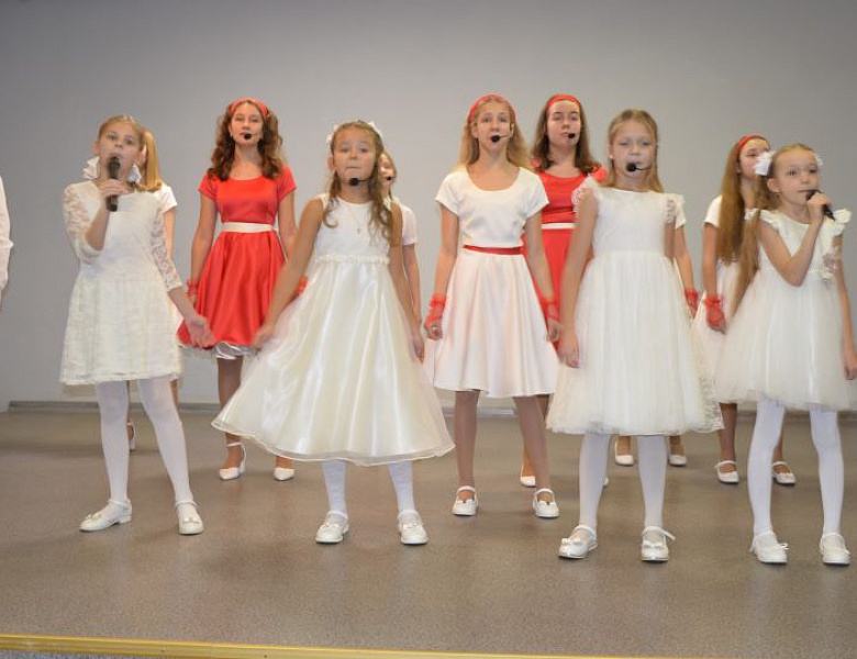 Праздничная программа «МАМА-главное слово в каждой судьбе!», посвящённая Дню Матери. 