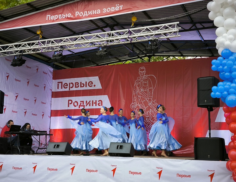 Творческие коллективы ДЮЦ "На Комсомольской" на торжественном концерте в рамках патриотического фестиваля " Первые. Родина зовёт"
