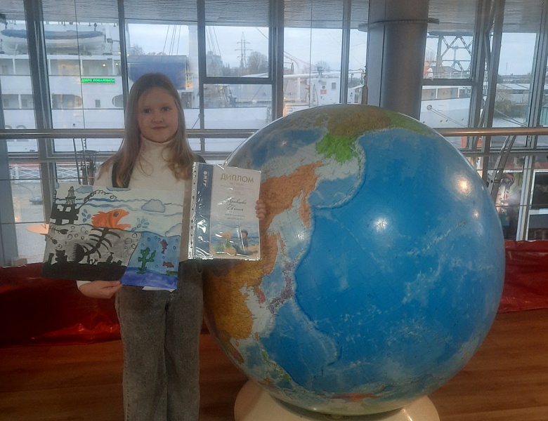 Поздравляем юных художниц студии "Вернисаж"