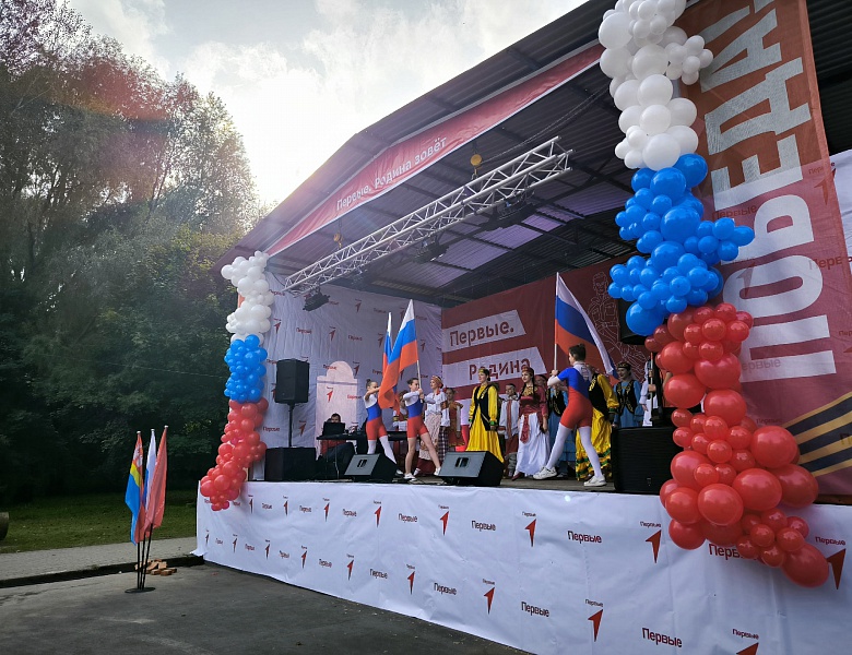 Творческие коллективы ДЮЦ "На Комсомольской" на торжественном концерте в рамках патриотического фестиваля " Первые. Родина зовёт"