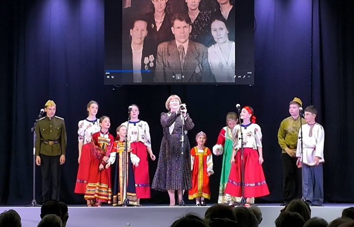 Музыкальный спектакль "Калининград — мой край родной" от ансамбля "Забавушка"