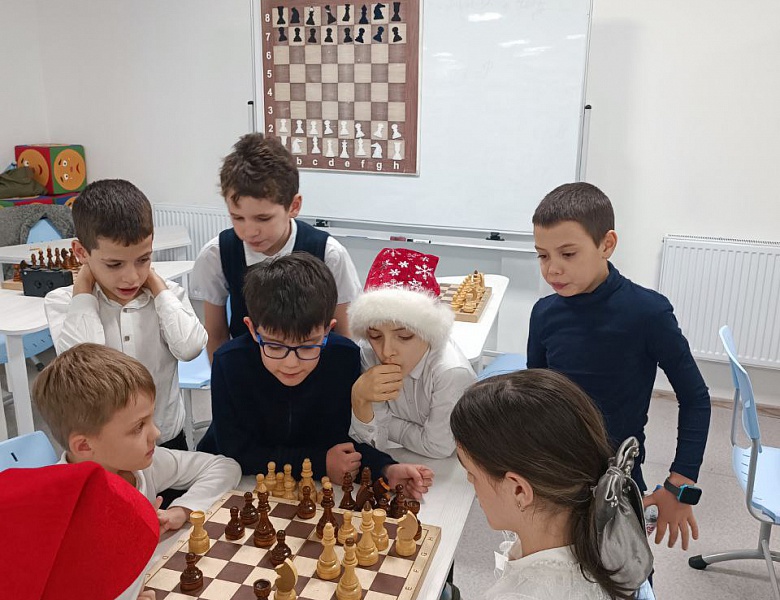 Дружеская новогодняя встреча юных  шахматистов