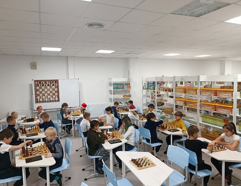 Дружеская новогодняя встреча юных  шахматистов