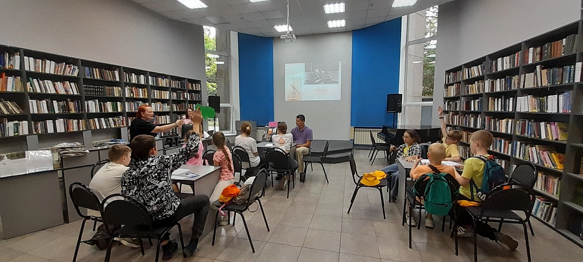 "Сюрприз" в гостях у библиотеки 