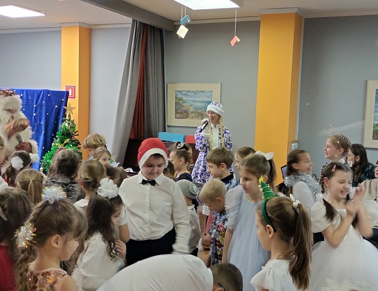 Театрализованные новогодние представления с участием Деда Мороза и Снегурочки