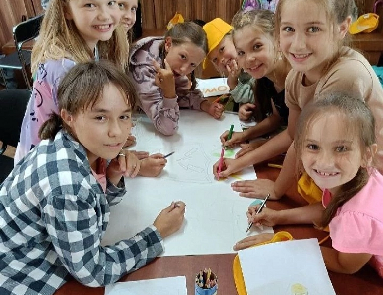 Вторая смена лагеря "Сюрприз" открыла свои двери для ребят 