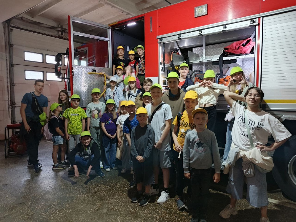 Экскуурсия в специализированную пожарно - спаательную  часть