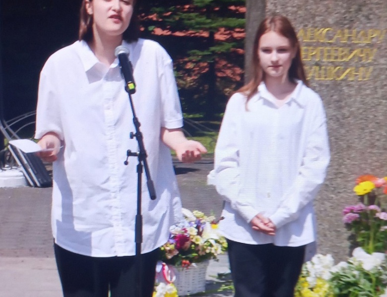 Юные актёры читали любимые стихи А.С.Пушкина  в День его рождения