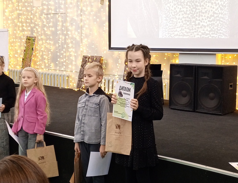 Юные художники поздравили слониху Преголю с Днём рождения!