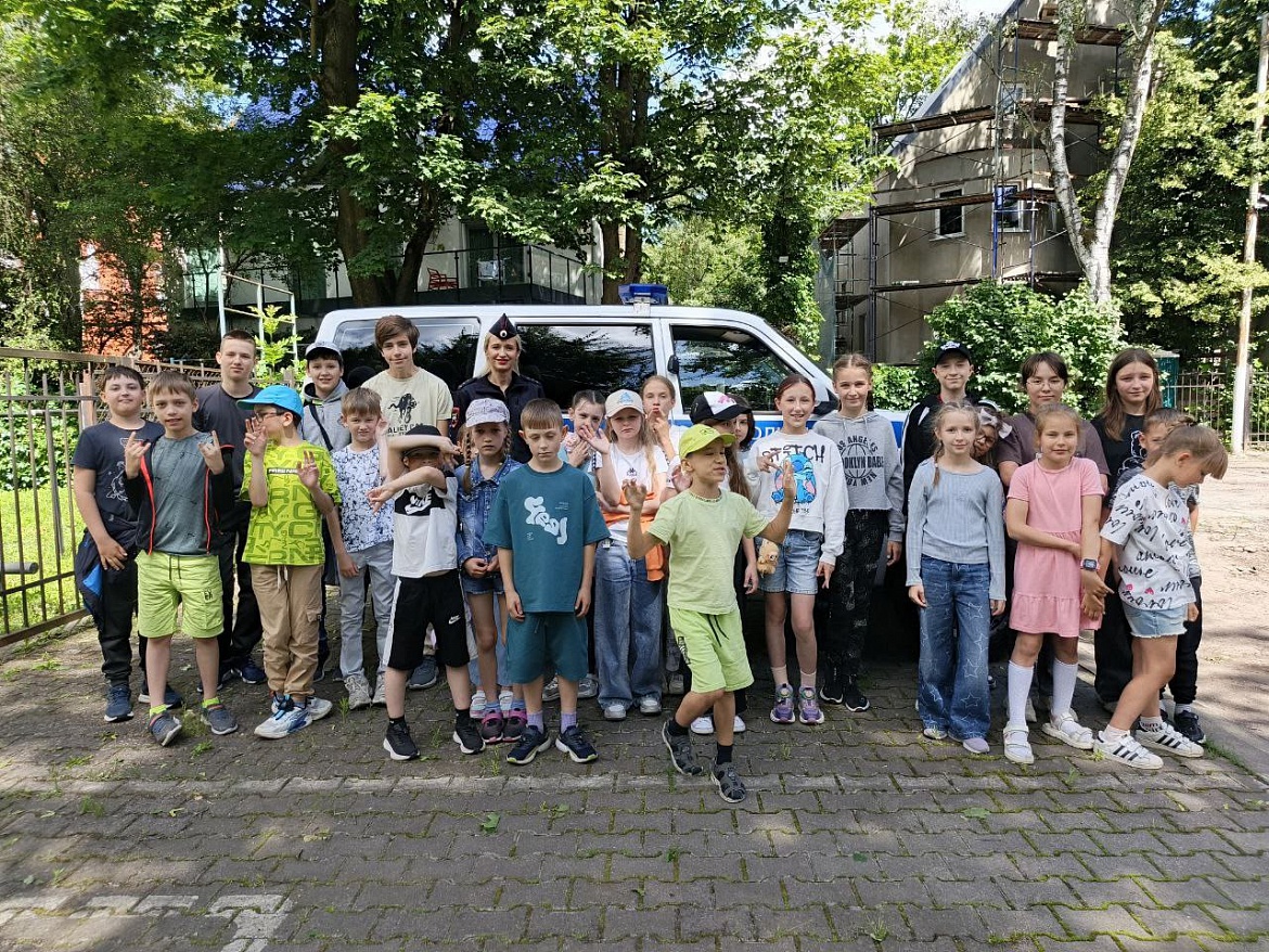 2 смена приветствует юных патриотов Янтарного края