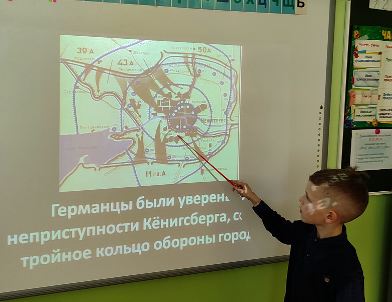 Юные экологи возложили цветы к обелиску участника Штурма Кёнигсберга  Булатову Михаилу Алексеевичу