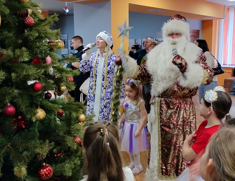 Театрализованные новогодние представления с участием Деда Мороза и Снегурочки