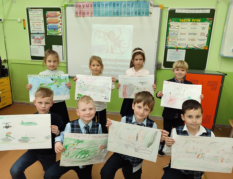 Юные экологи возложили цветы к обелиску участника Штурма Кёнигсберга  Булатову Михаилу Алексеевичу