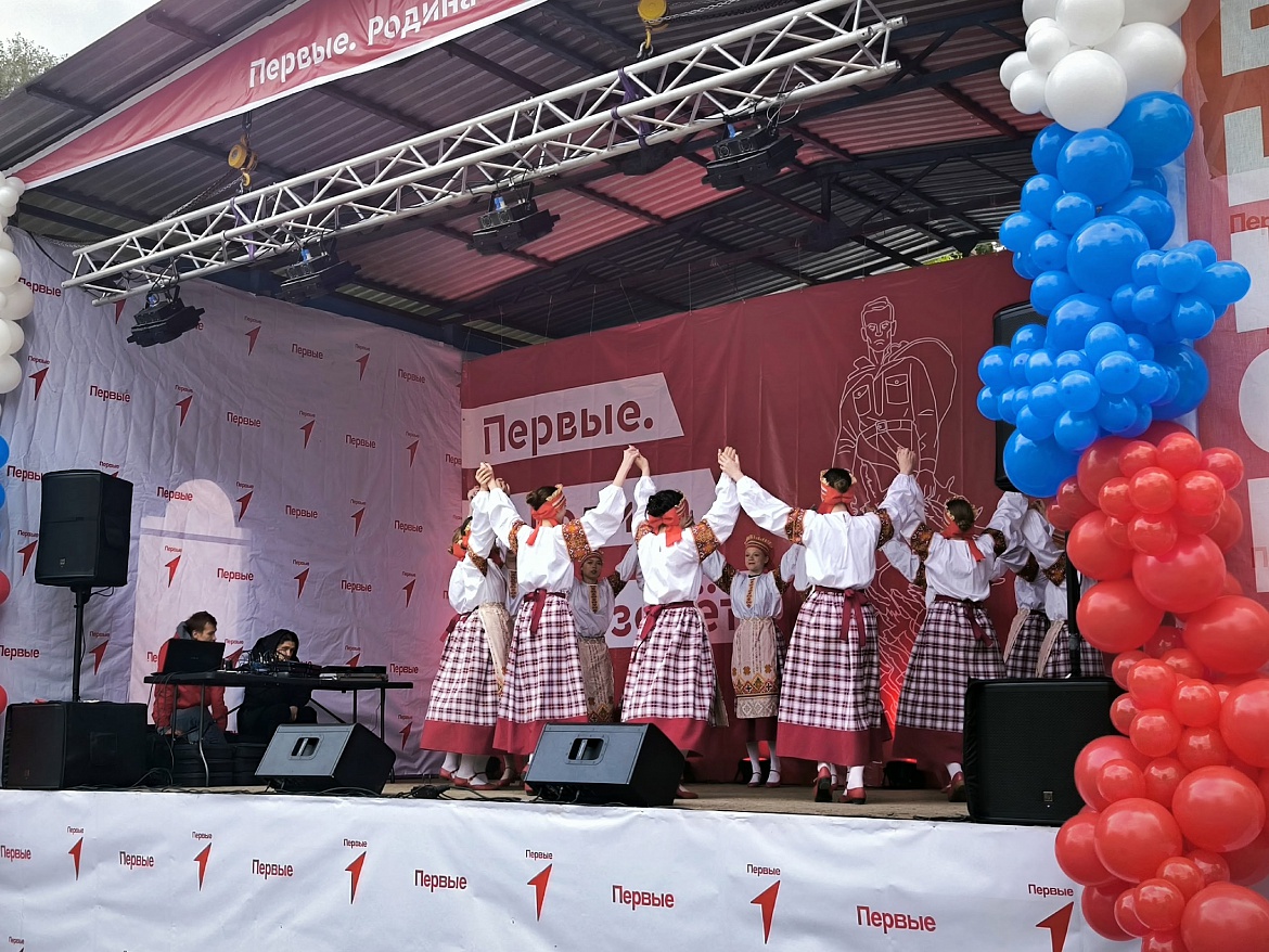 Творческие коллективы ДЮЦ "На Комсомольской" на торжественном концерте в рамках патриотического фестиваля " Первые. Родина зовёт"