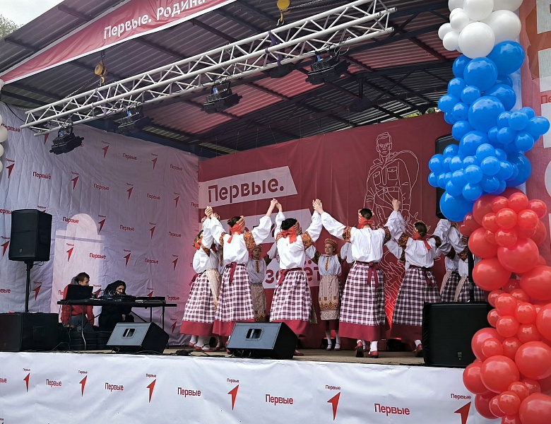 Творческие коллективы ДЮЦ "На Комсомольской" на торжественном концерте в рамках патриотического фестиваля " Первые. Родина зовёт"