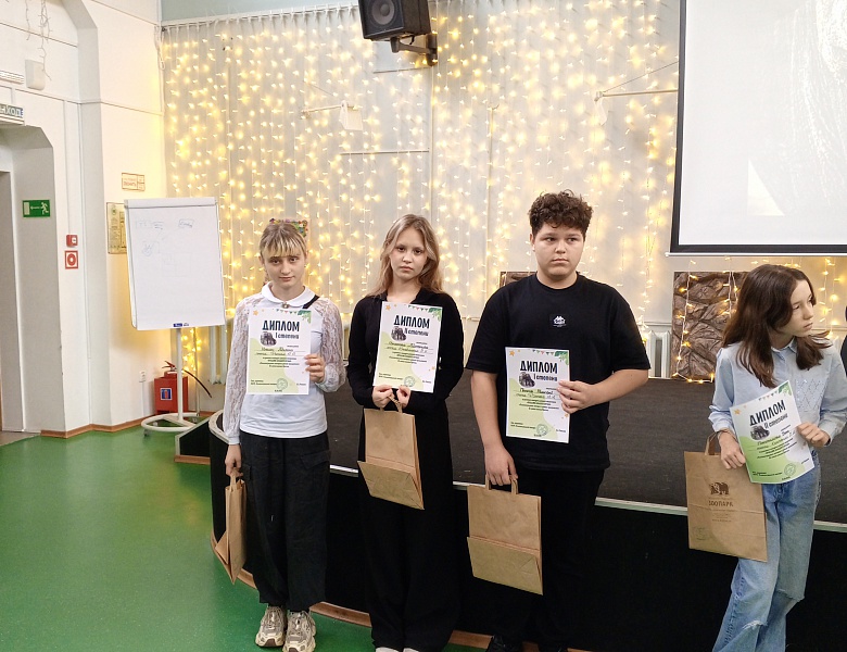 Юные художники поздравили слониху Преголю с Днём рождения!