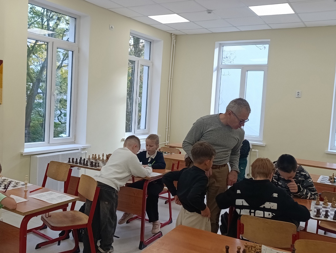 «Белая ладья»: учимся ходить фигурами!