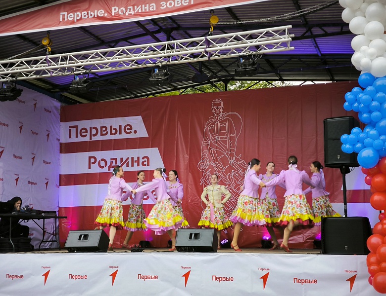 Творческие коллективы ДЮЦ "На Комсомольской" на торжественном концерте в рамках патриотического фестиваля " Первые. Родина зовёт"