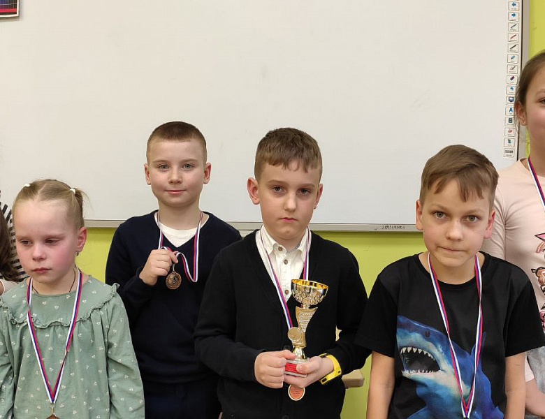 Результаты турнира в группе В по быстрым шахматам, среди шахматистов, не имеющих спортивных разрядов, с обсчетом рейтинга и разрядной нормой