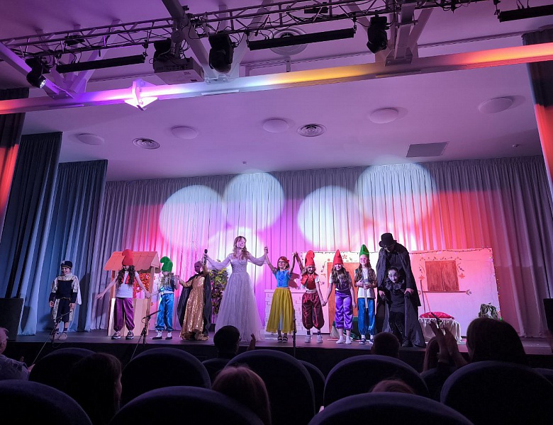 Завершились очные показы спектаклей участников Открытого конкурса-марафона театрального искусства "Я и театр". Репортаж дня