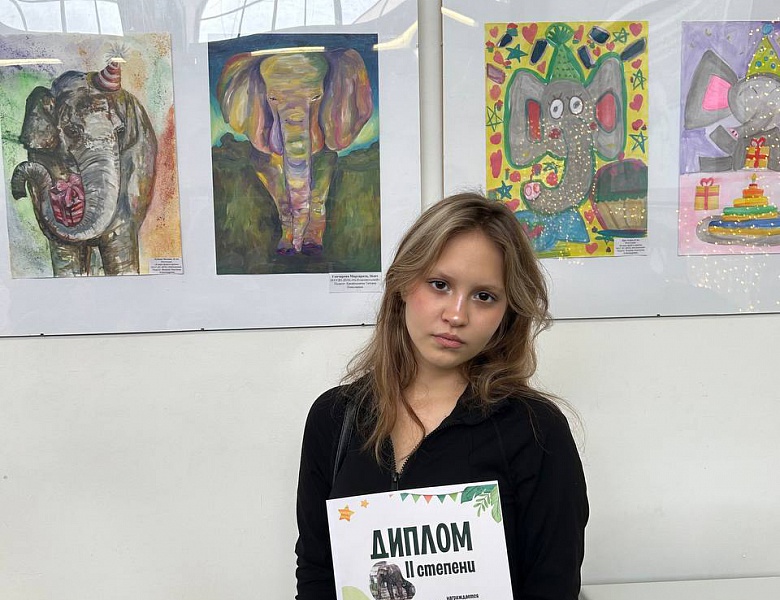 Юные художники поздравили слониху Преголю с Днём рождения!
