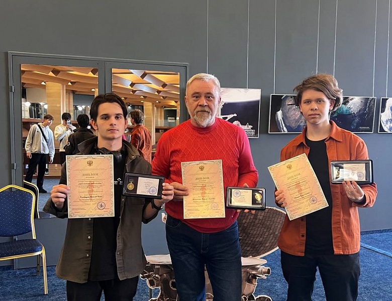 Поздравляем с победой в очном туре Всероссийского конкурса научно-исследовательских проектных и творческих работ обучающихся «ОБРЕТЁННОЕ ПОКОЛЕНИЕ».