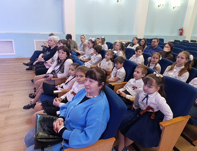 Дети поют песни о любви к Родине, к своему Отечеству! 