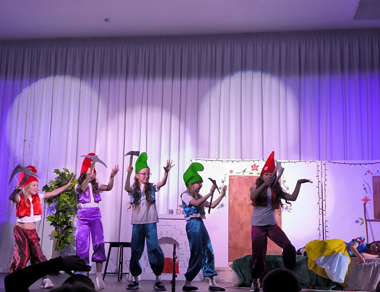 Завершились очные показы спектаклей участников Открытого конкурса-марафона театрального искусства "Я и театр". Репортаж дня