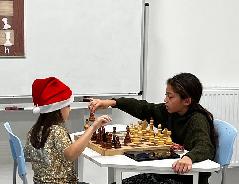 Дружеская новогодняя встреча юных  шахматистов