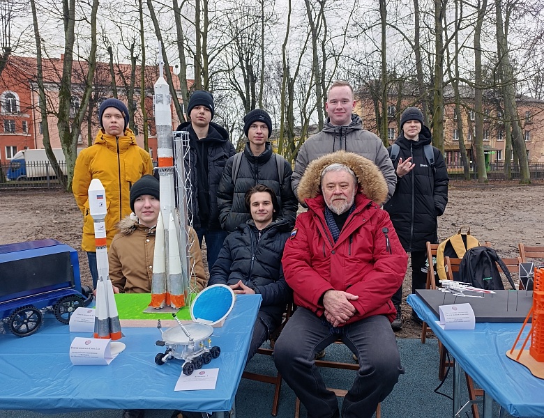 Выставка на открытии детской космической площадки