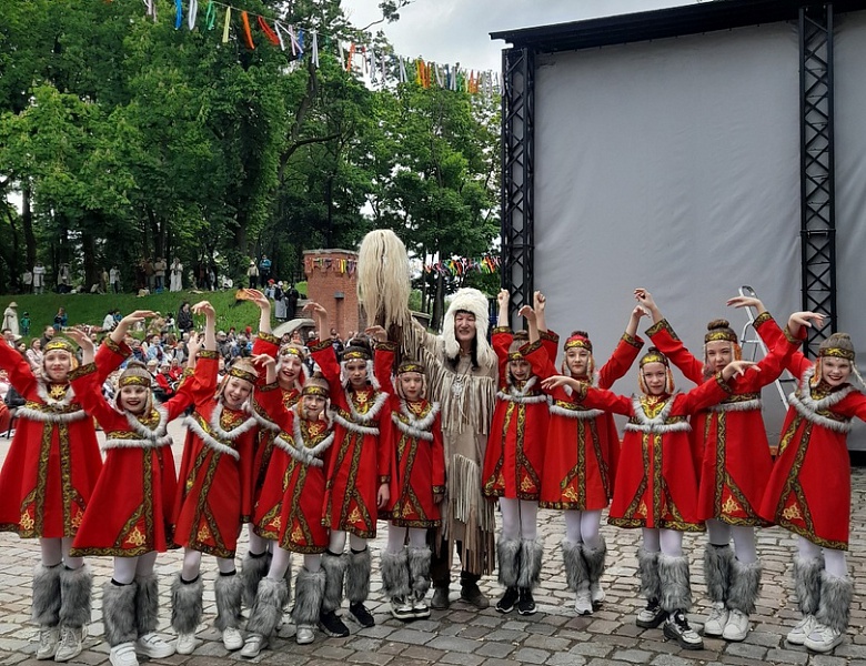 Ансамбль "Современница" на фееричном национальном празднике "ЫСЫАХ 2025"