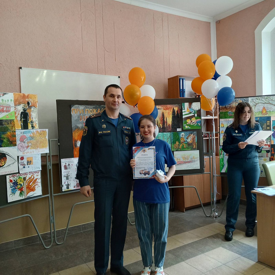 В Калининграде сотрудники МЧС России подвели итоги муниципального конкурса детского рисунка  «Осторожно огонь!»