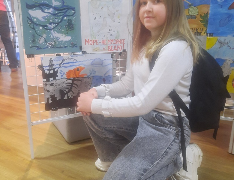 Поздравляем юных художниц студии "Вернисаж"