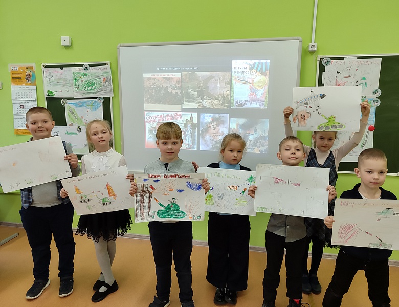 Юные экологи возложили цветы к обелиску участника Штурма Кёнигсберга  Булатову Михаилу Алексеевичу