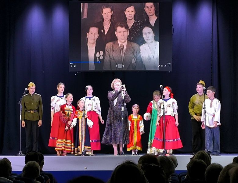 Фольклорный ансамбль "Забавушка"  с музыкальным спектаклем "Калининград — мой край родной"