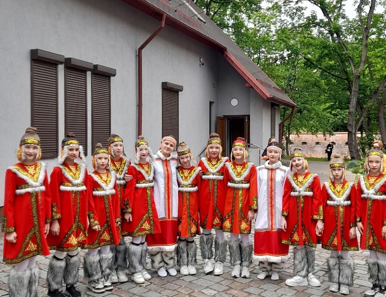 Ансамбль "Современница" на фееричном национальном празднике "ЫСЫАХ 2025"