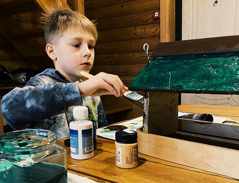 ЮНЫЕ ЗАЩИТНИКИ ПРИРОДЫ ПРЕДСТАВИЛИ СВОИ РАБОТЫ НА РЕГИОНАЛЬНОМ КОНКУРСЕ КОРМУШЕК ИЗ ПРИРОДНОГО МАТЕРИАЛА