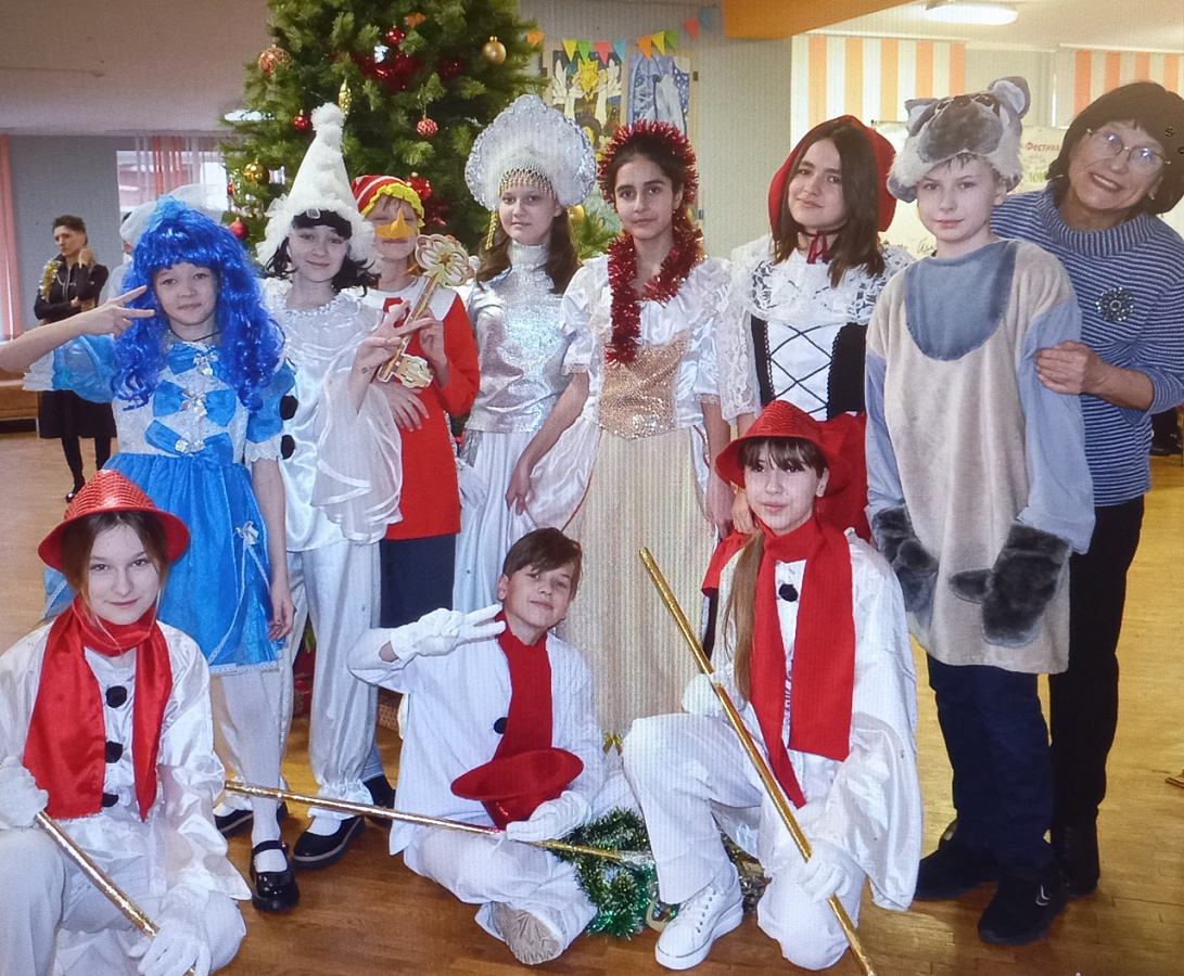 «Новогодний теремок» сказочные представления у ёлки с участием Деда Мороза и Снегурочки